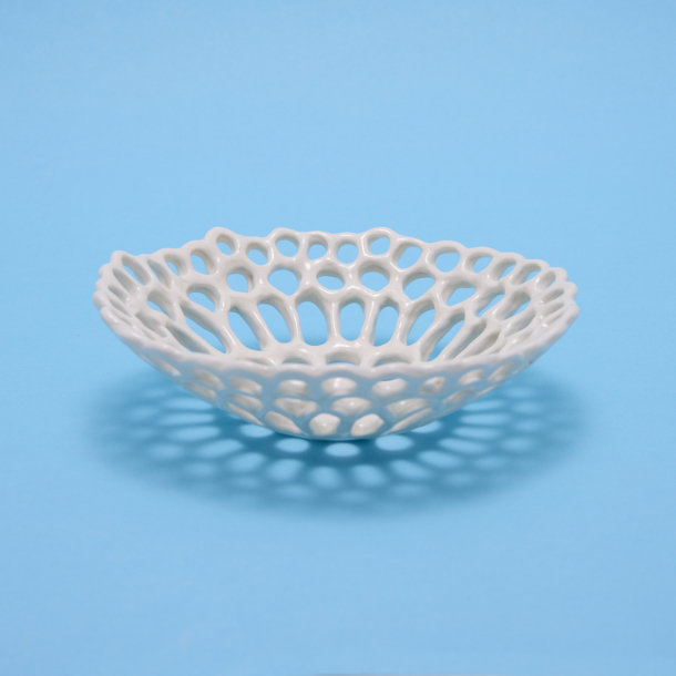 Lacetray in white porcelain