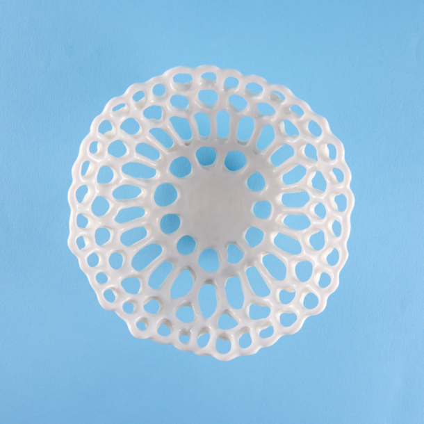 Lacetray in white porcelain