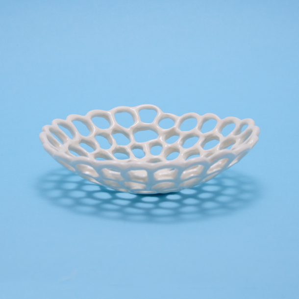 Lacetray in white porcelain