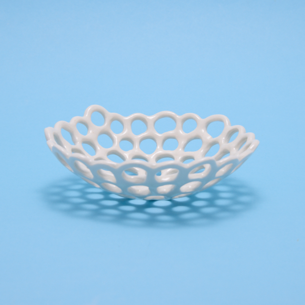 Lacetray in white porcelain