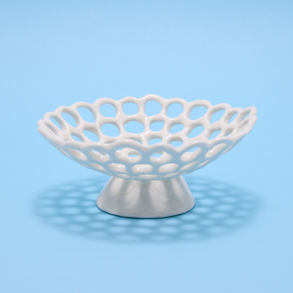Lacetray with mount in white porcelain