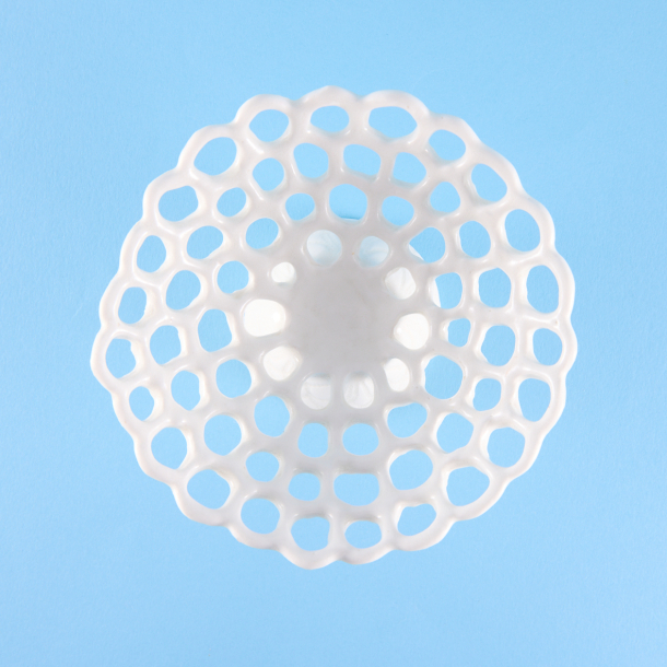 Lacetray with mount in white porcelain