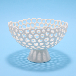Lacebowl with mount in white porcelain