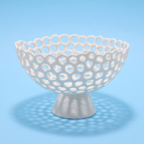 Lacebowl with mount in white porcelain